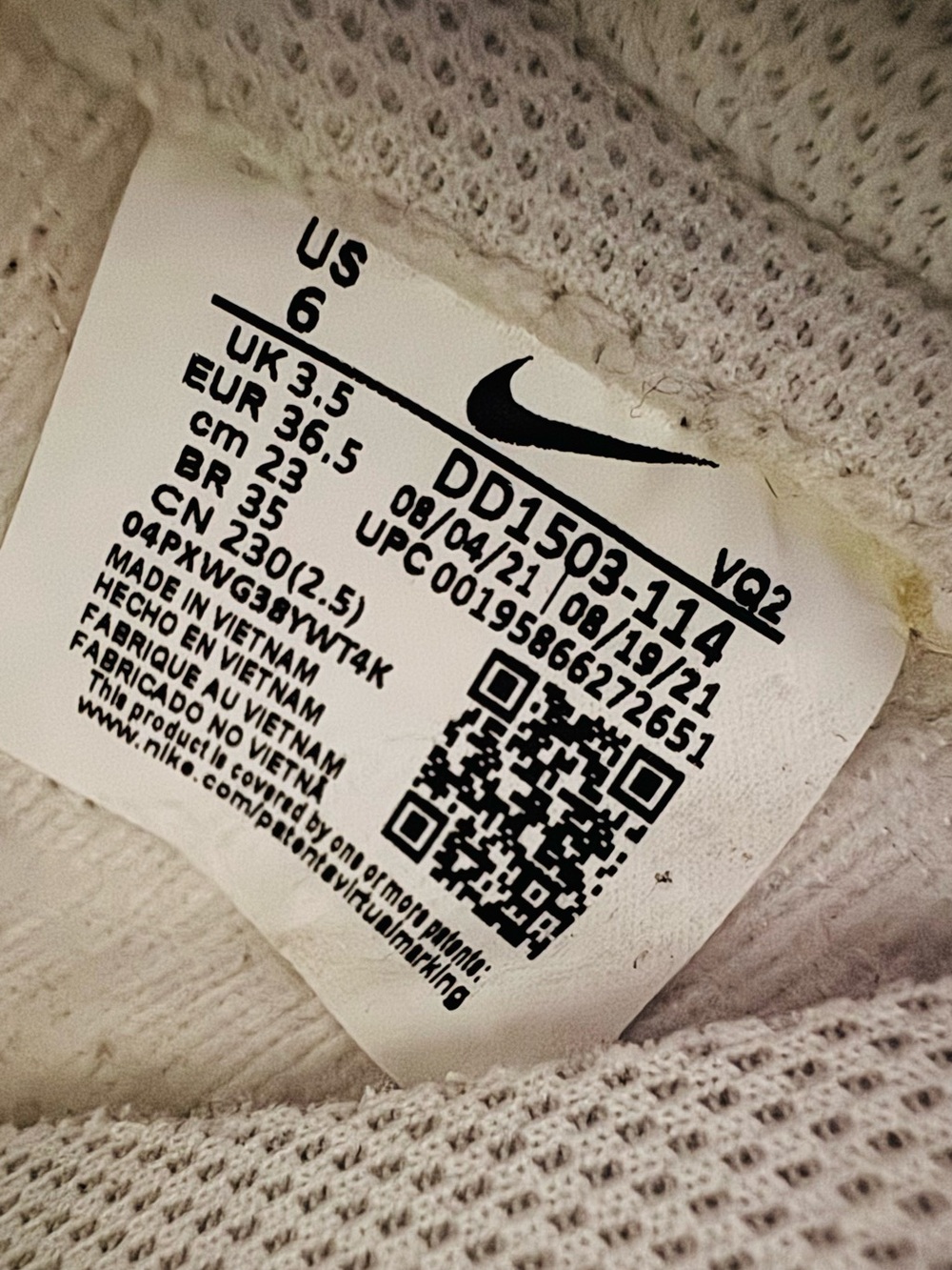 Nike Women’s Low-Top Sneakers - White & Peach - Picture 5 of 7